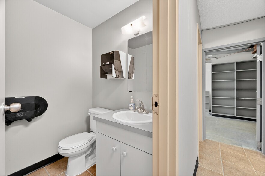 More Photos Of 5402 44 St, Lloydminster Freestanding For Sale