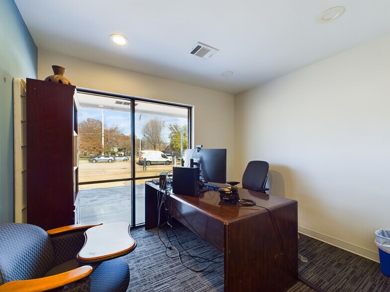 More Photos Of 1407 W University Dr, McKinney Medical For Sale