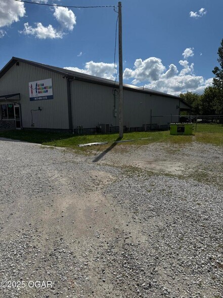 More Photos Of 3820 E 20th St, Joplin Specialty For Sale