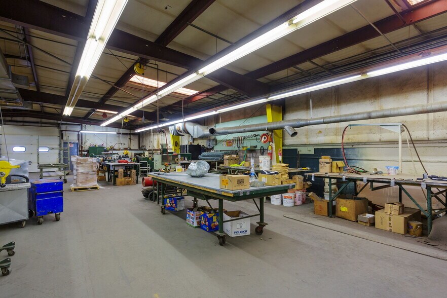 More Photos Of 710 4th St, Shenandoah Warehouse For Sale