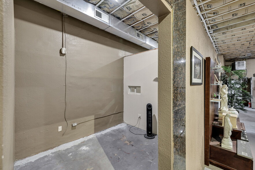 More Photos Of 1359 Kirk Pl, San Antonio Freestanding For Sale