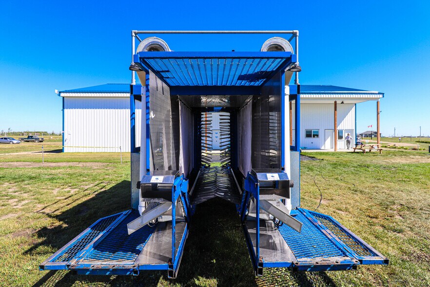 More Photos Of 705068 82 -1, Wembley General Retail For Sale