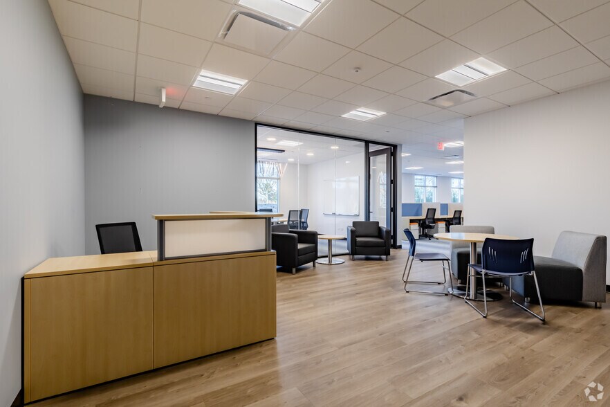More Photos Of 2001 York Rd, Oak Brook Office For Lease
