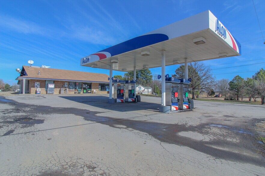 More Photos Of 7 W Kibler Hwy, Van Buren Service Station For Sale