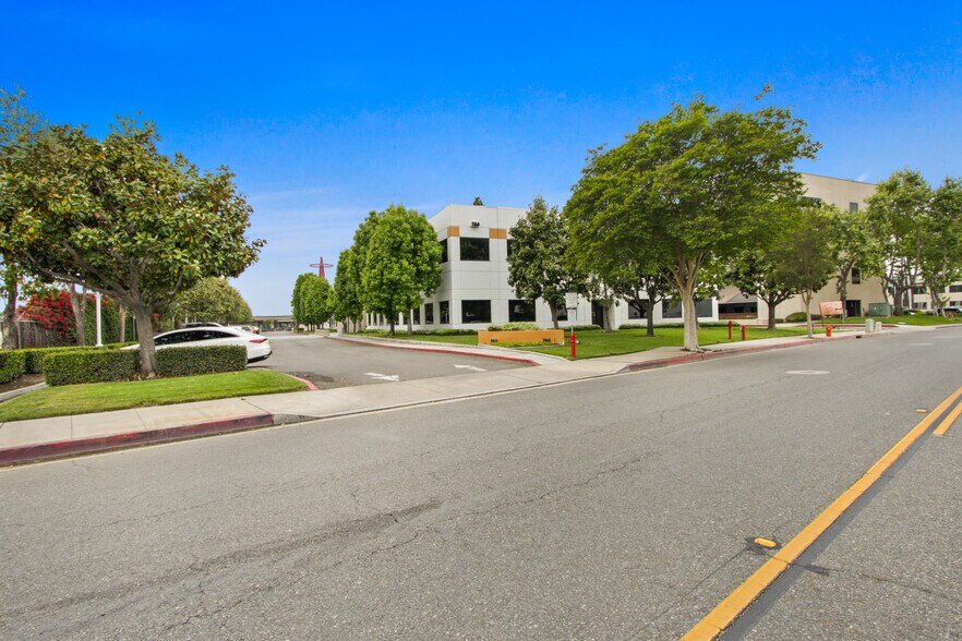 More Photos Of 744 N Eckhoff St, Orange Office For Lease