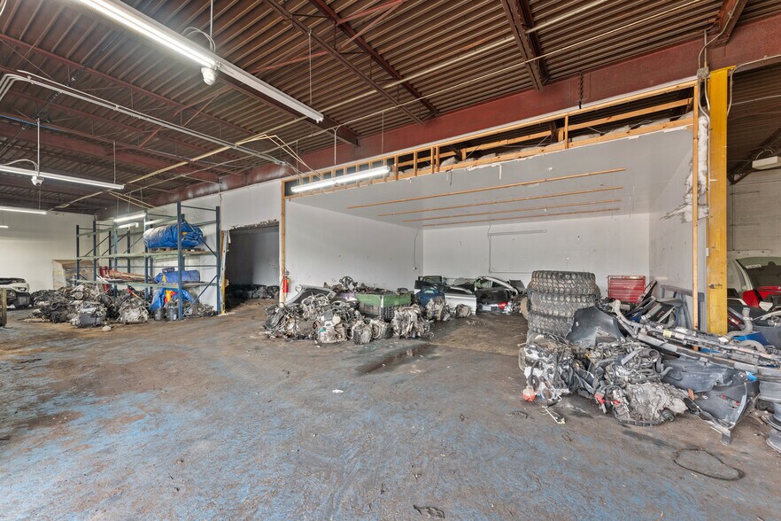 More Photos Of 14286 Meyers Rd, Detroit Industrial For Sale