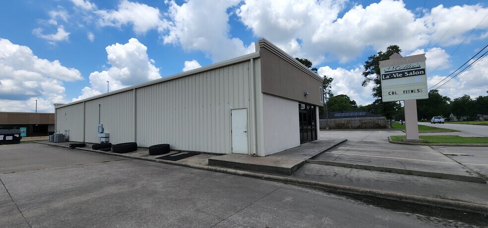 More Photos Of 3316 Highway 365, Nederland General Retail For Sale