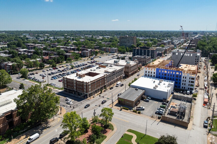 More Photos Of 6677-6683 Delmar Blvd, University City Unknown For Lease