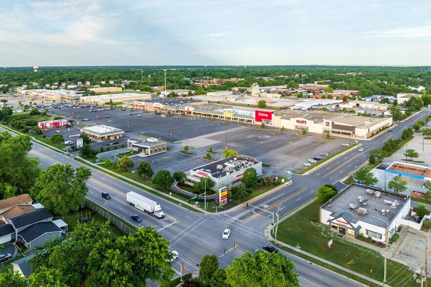 More Photos Of 960 S Barrington Rd, Streamwood General Retail For Sale