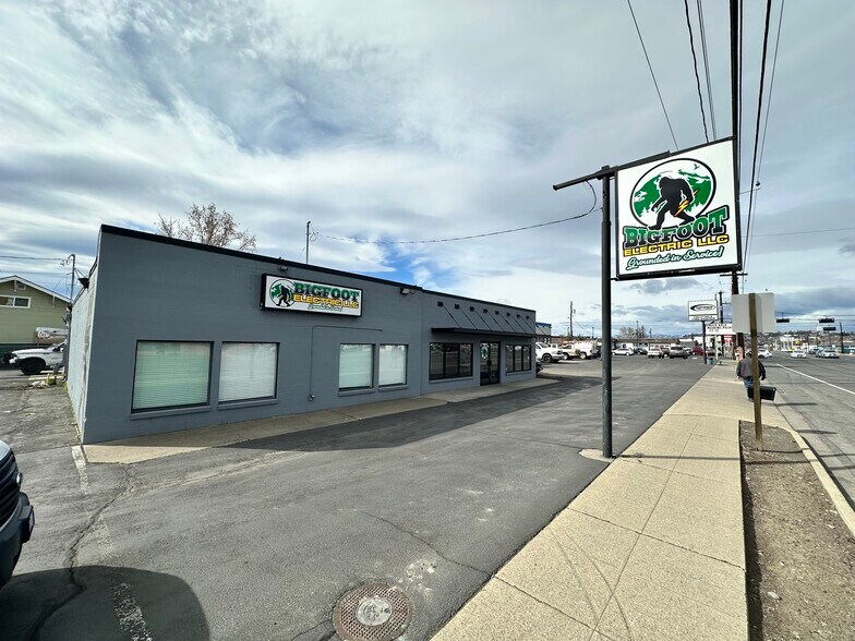 More Photos Of 1504 Fruitvale Blvd, Yakima Freestanding For Lease