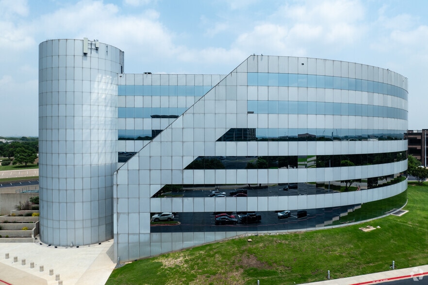 More Photos Of 4055 International Plz, Fort Worth Office For Lease