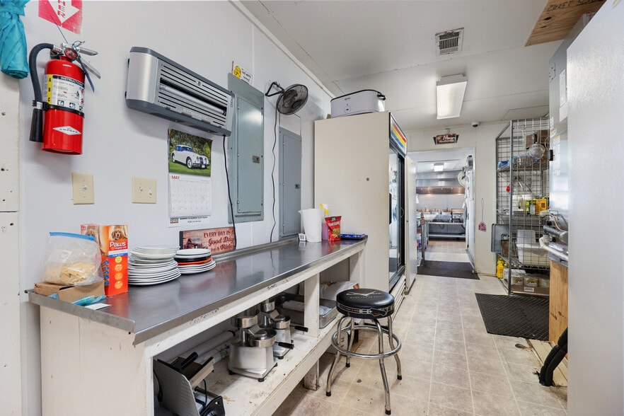More Photos Of 107 E Main St, Hardy Restaurant For Sale