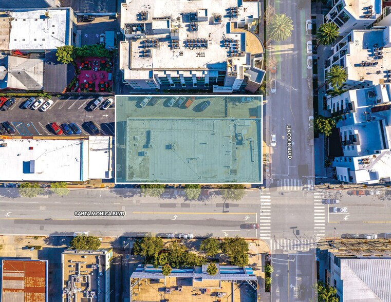 More Photos Of 700 Santa Monica Blvd., Santa Monica Freestanding For Sale