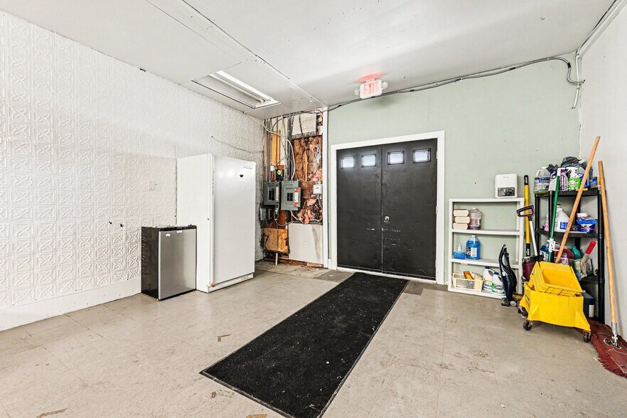 More Photos Of 7 E Muskegon St, Kent City Storefront Retail Residential For Lease