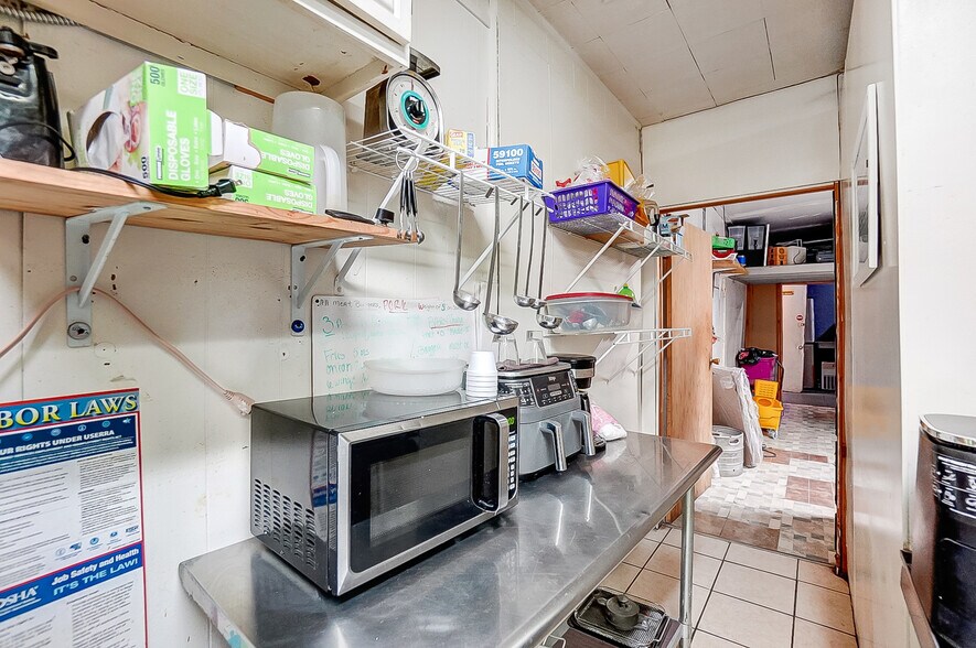 More Photos Of 3475 Mechanicsburg Rd, Springfield Bar For Sale