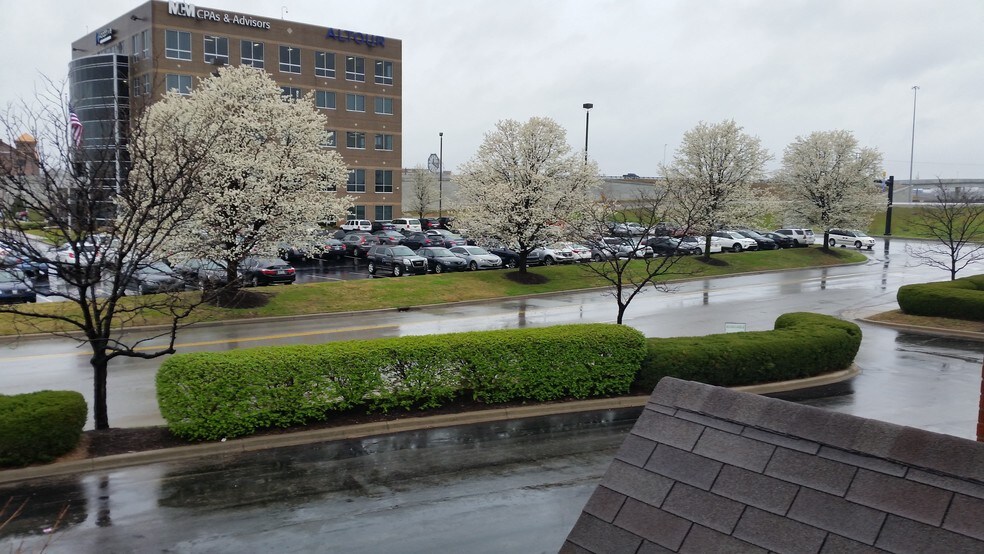 More Photos Of 601 N Shore Dr, Jeffersonville Medical For Sale