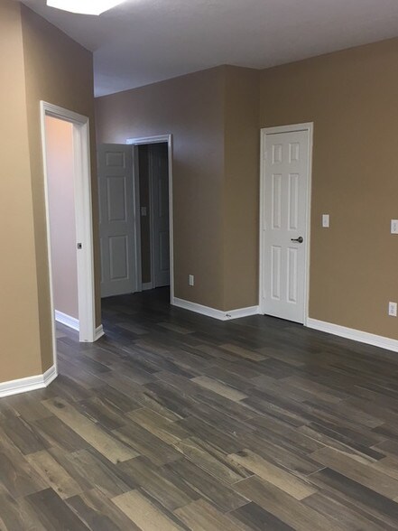 More Photos Of 811 Bradford Ave, Kemah Office For Lease