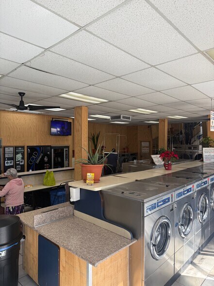 More Photos Of 2601 E 4th St, Los Angeles General Retail For Sale