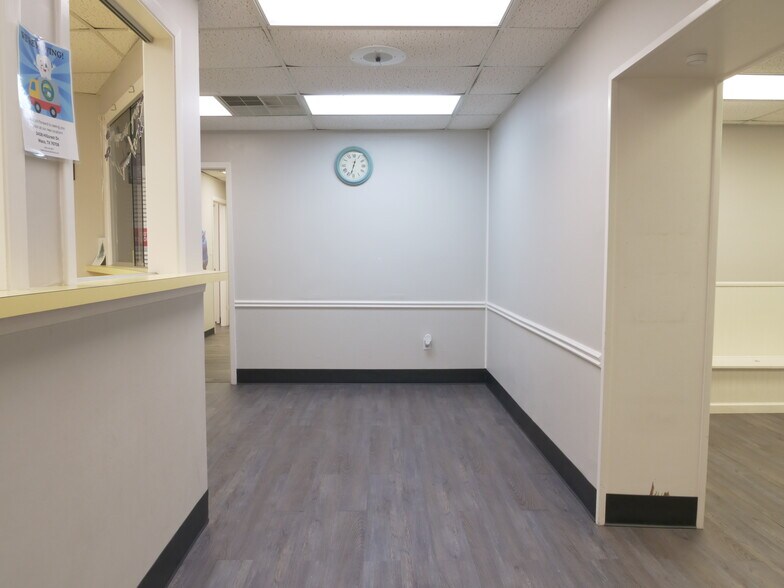 More Photos Of 1603-1605 Lake Success Dr, Waco Office For Lease