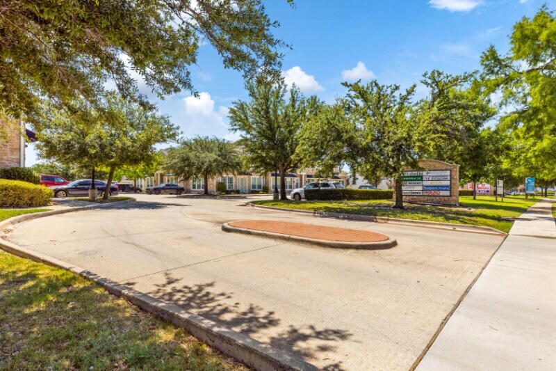 More Photos Of 5407 Basswood Blvd, Fort Worth Medical For Lease