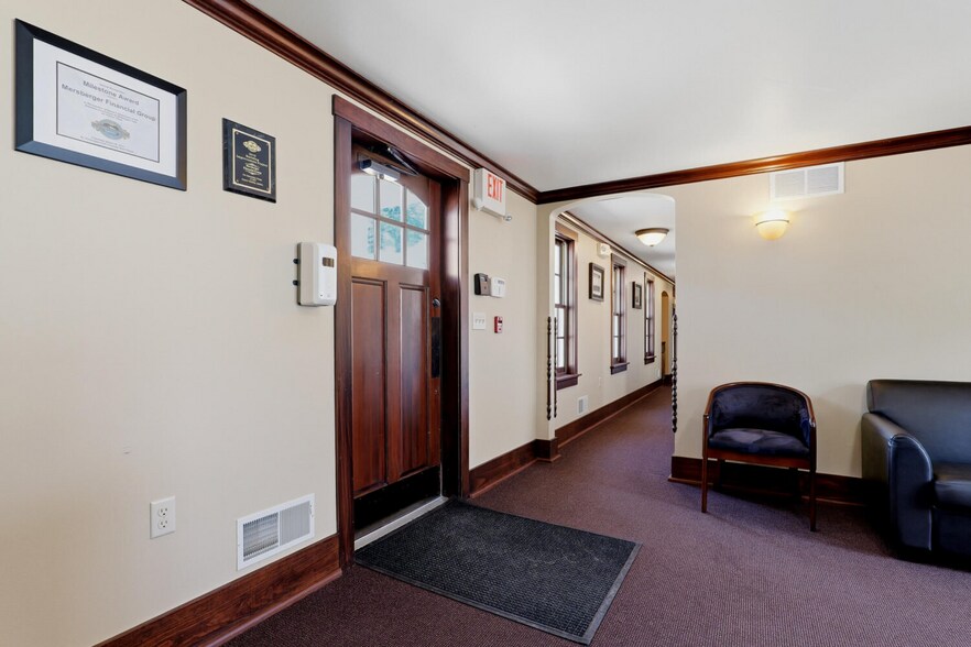 More Photos Of 517 Monroe St, Sheboygan Falls Office For Sale