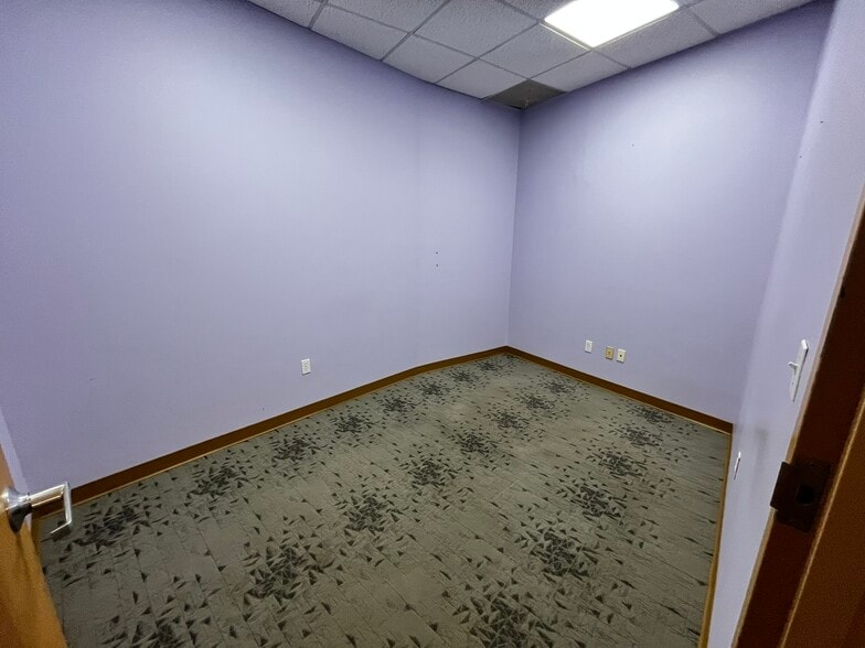More Photos Of 18 Dartmouth St, Malden Storefront Retail Office For Lease