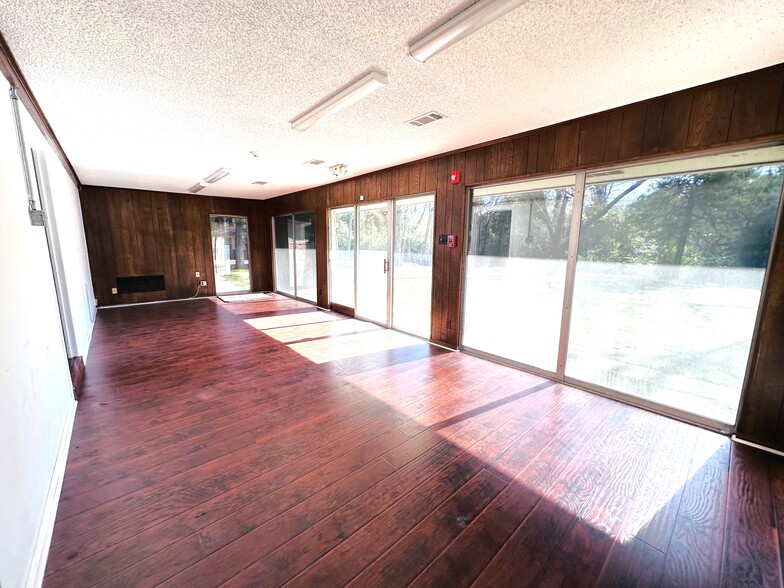 More Photos Of 722 E Wheatland Rd, Duncanville Office For Sale