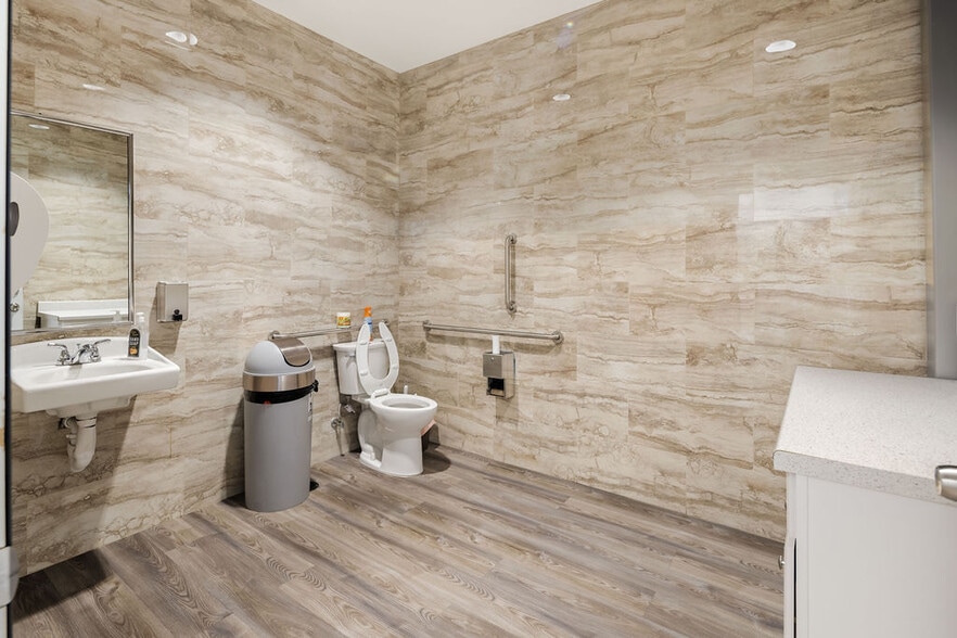 More Photos Of 806 Salida Way, Aurora Warehouse For Sale