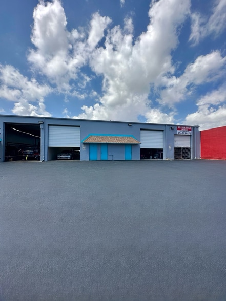 Primary Photo Of 1225 S Dixie Hwy, Pompano Beach Warehouse For Lease