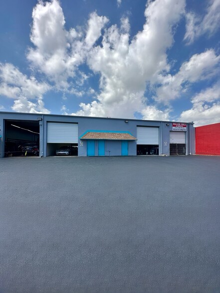 Primary Photo Of 1225 S Dixie Hwy, Pompano Beach Warehouse For Lease