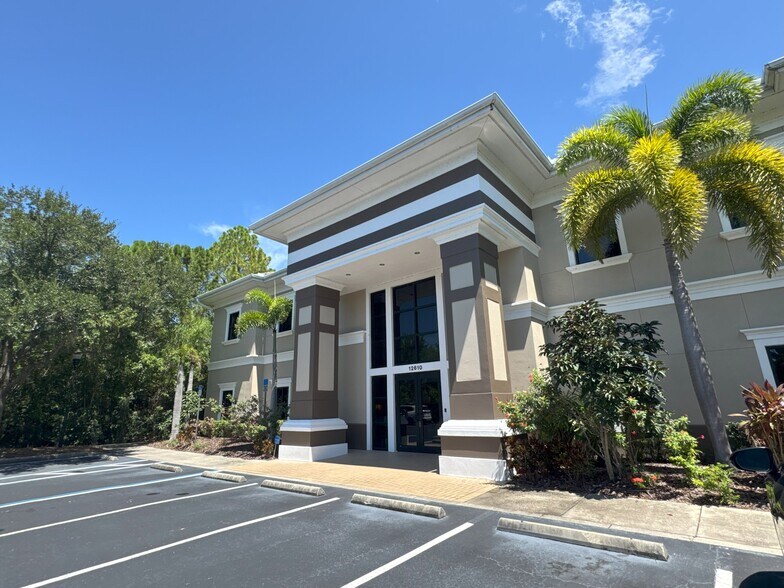 More Photos Of 12610 Race Track Rd, Tampa Office Residential For Lease