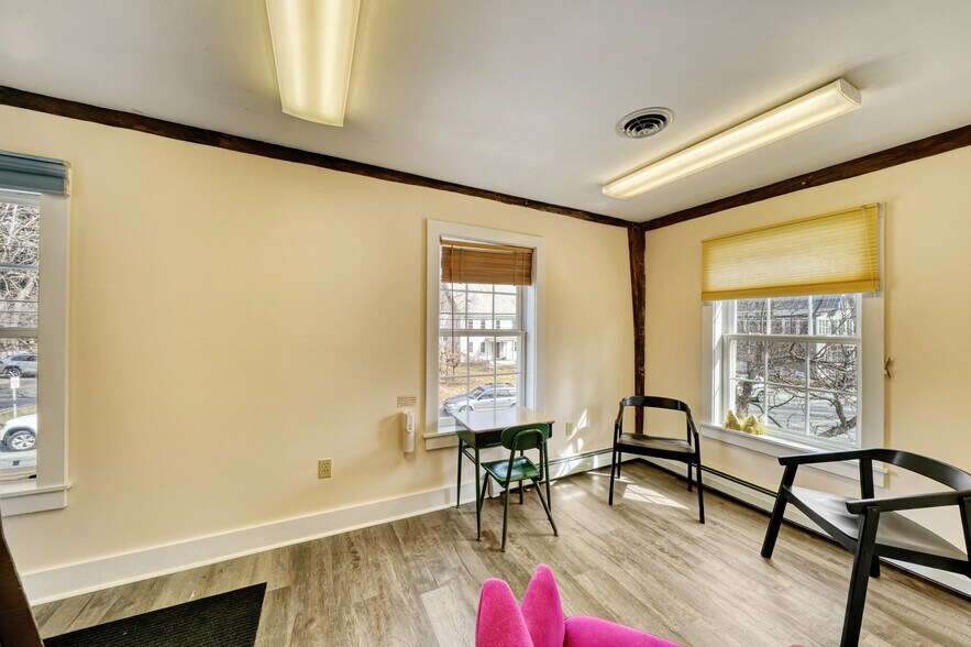 More Photos Of 11 Beaver Meadow Rd, Norwich Office For Sale