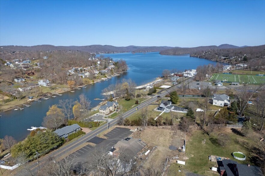 More Photos Of 439 Candlewood Lake Rd, Brookfield Freestanding For Sale
