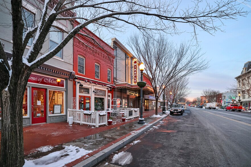 More Photos Of 729 8th St SE, Washington Storefront Retail Office For Sale