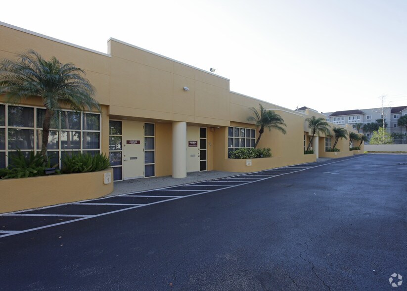 More Photos Of 6800 W Commercial Blvd, Lauderhill Office For Lease