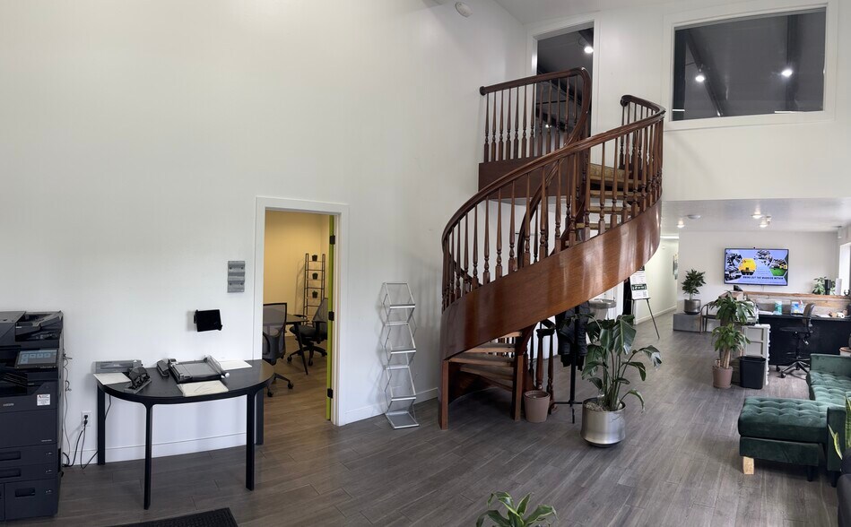 More Photos Of 1657 N State St, Lehi Manufacturing For Sale