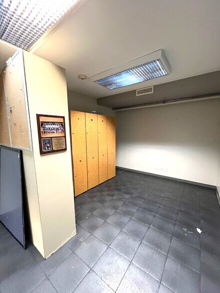 More Photos Of 1630 Old Deerfield Rd, Highland Park Warehouse For Lease