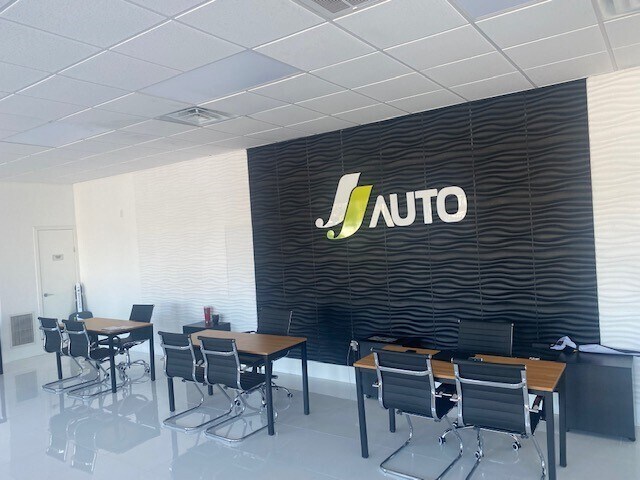 More Photos Of 3165 N John Young Pky, Orlando Showroom For Lease