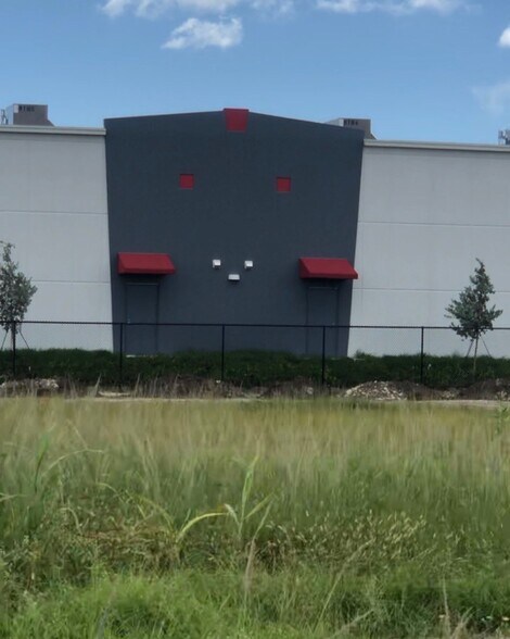 More Photos Of 1750 SE 38th Ave, Homestead Warehouse For Lease