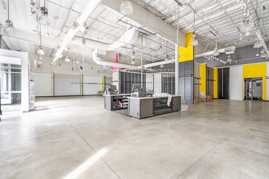 More Photos Of 402 Carr Ln, Espanola Freestanding For Lease