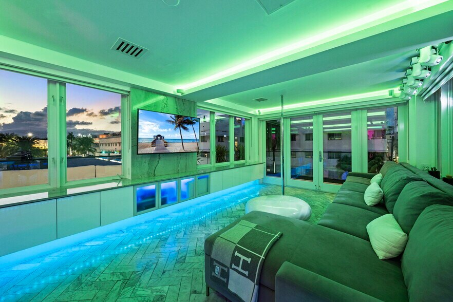 More Photos Of 124 11th St, Miami Beach Hotel For Sale