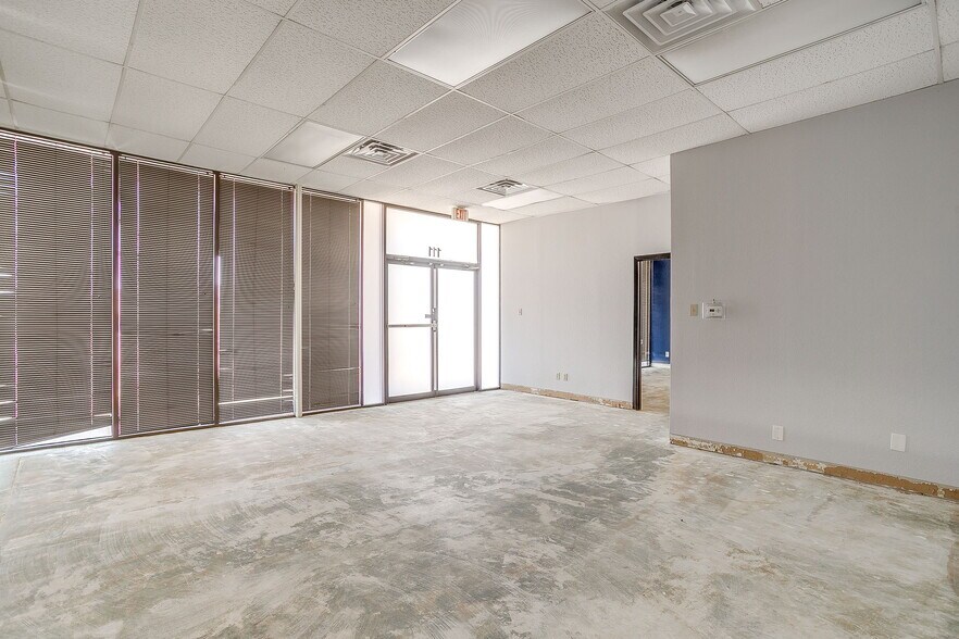 More Photos Of 401 S Jim Wright Fwy, Fort Worth Unknown For Lease