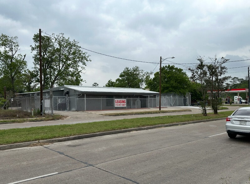 Primary Photo Of 7001 Weaver Rd, Houston Manufacturing For Lease