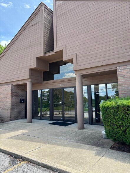 Primary Photo Of 555 W Schrock Rd, Westerville Medical For Sale