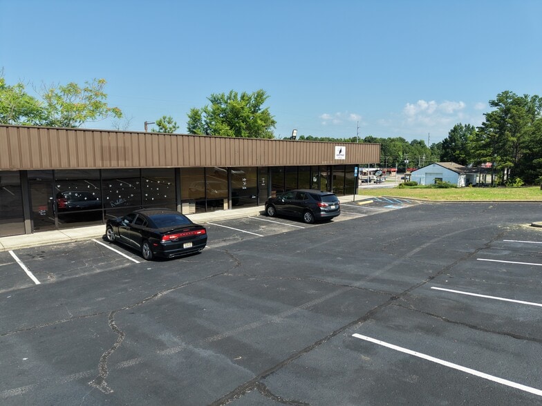 More Photos Of 2337-2375 1st St NE, Center Point Unknown For Lease