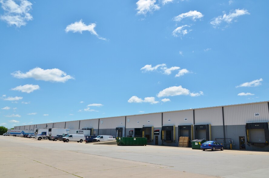 Primary Photo Of 10400-10440 Hickman Rd, Clive Distribution For Lease