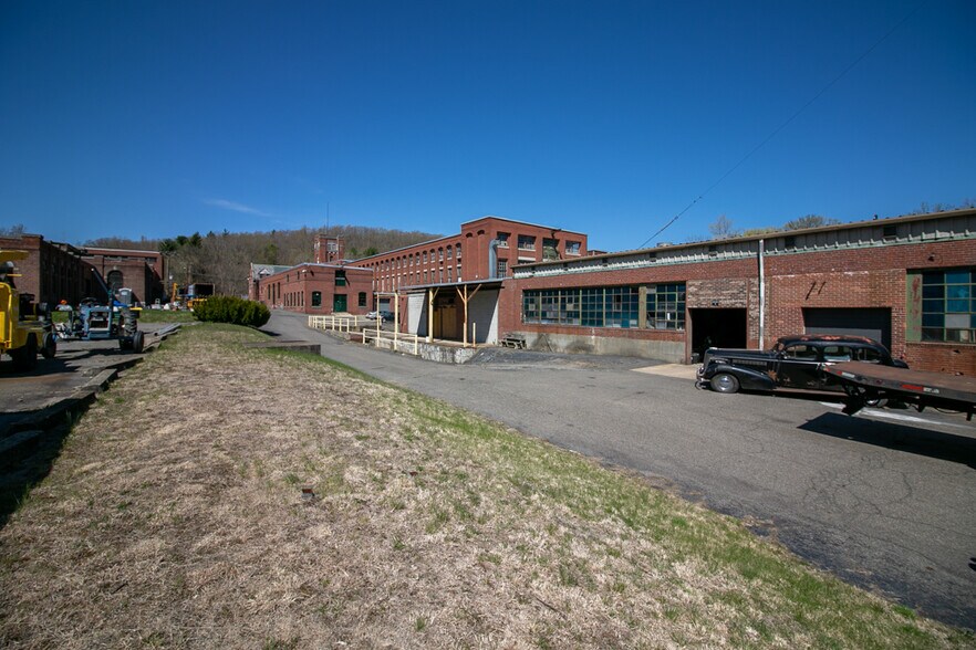 More Photos Of 288 Main St, Monson Warehouse For Lease