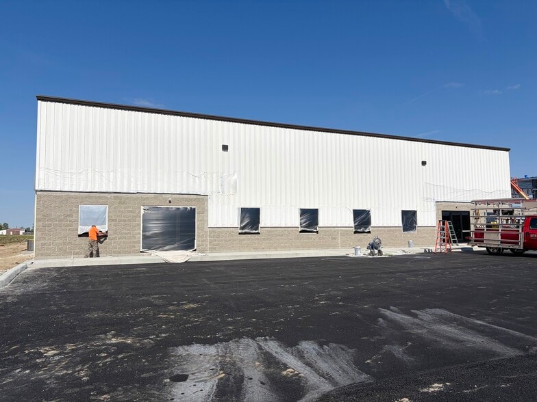 Primary Photo Of 830 Wesco Pky, Sheridan Warehouse For Lease