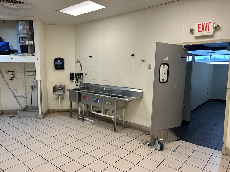 More Photos Of 7827 Town Square Ave, Dardenne General Retail For Sale
