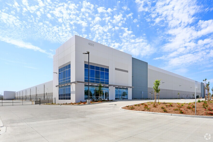 More Photos Of 4601 Newcastle Rd, Stockton Distribution For Lease